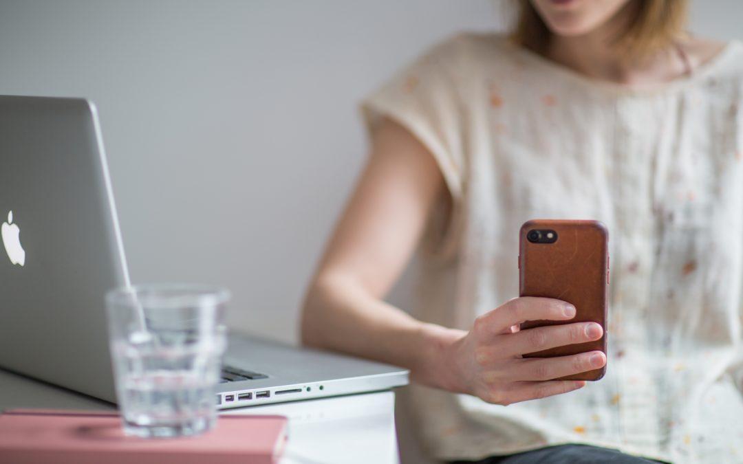 woman-holding-phone