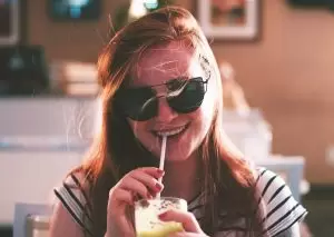 woman-drinking-smoothie